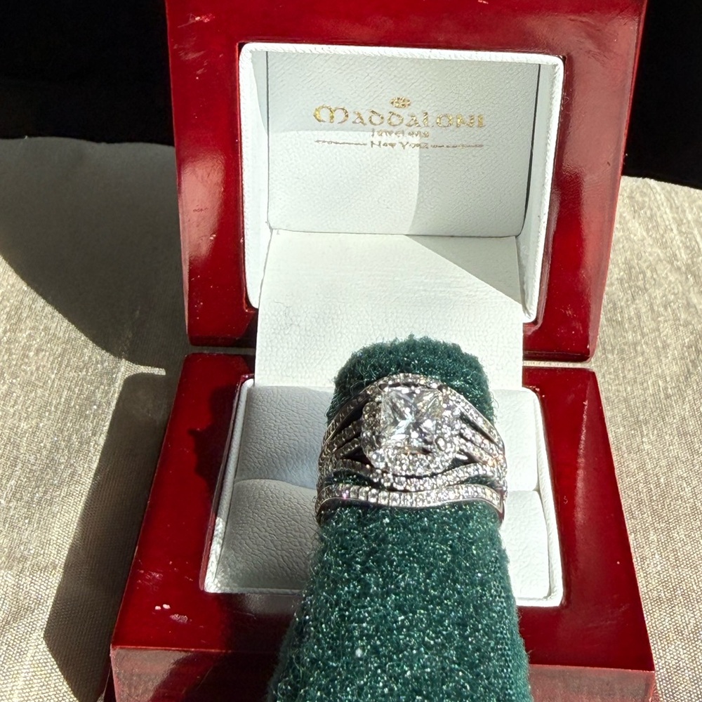 18K White Gold Ring –Natural 1.55ct H SI1 Princess Diamond (GIA), Halo + 0.98ctw